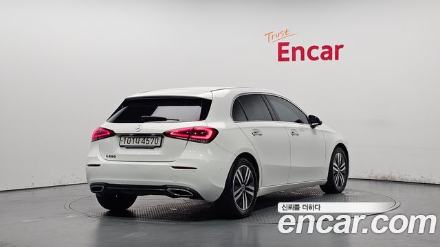 Mercedes-Benz A-Class W177 A220 Hatchback - фото 0