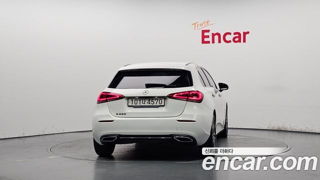 Mercedes-Benz A-Class W177 A220 Hatchback - фото 2