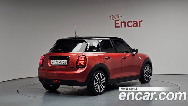 Mini Cooper 5Door Rosewood Edition 3rd - фото 1