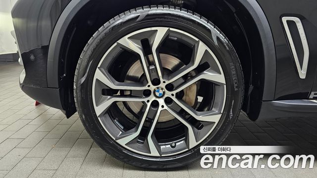 BMW X5 G05 xDrive 40i xLine - фото 4