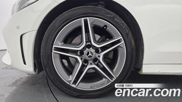 Mercedes-Benz C-Class W205 C200 AMG Line - фото 4