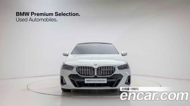 BMW 5-Series G60 520i M Sport - фото 1