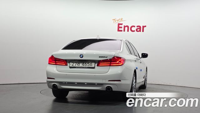 BMW 5-Series G30 520d Luxury Plus - фото 3