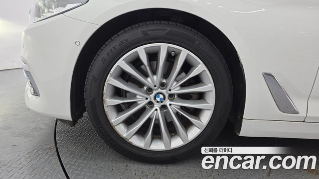 BMW 5-Series G30 520d Luxury Plus - фото 4