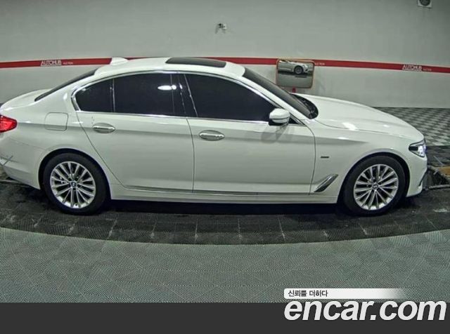 BMW 5-Series G30 520d Luxury Special Edition - фото 0