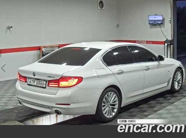 BMW 5-Series G30 520d Luxury Special Edition - фото 1