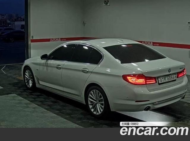 BMW 5-Series G30 520d Luxury Special Edition - фото 2