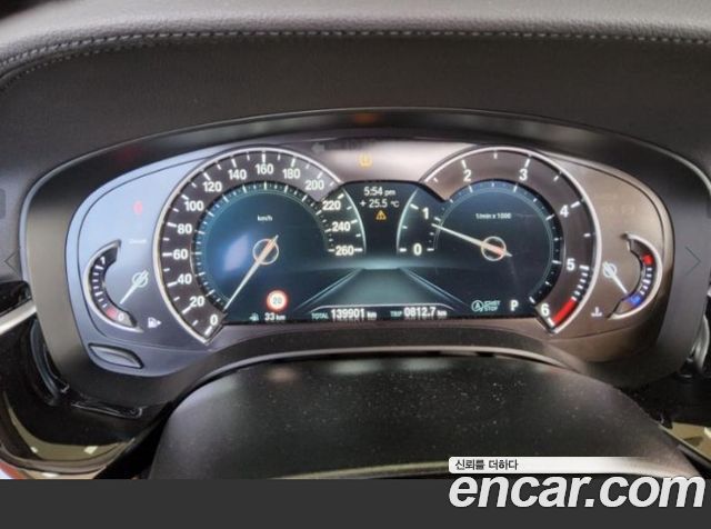 BMW 5-Series G30 520d Luxury Special Edition - фото 4