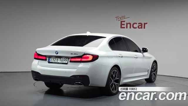 BMW 5-Series G30 530e M Sport - фото 0