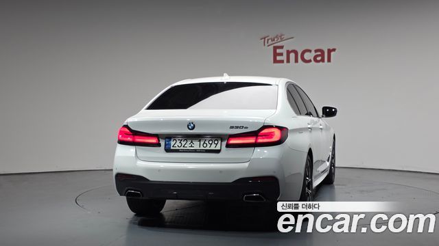 BMW 5-Series G30 530e M Sport - фото 2