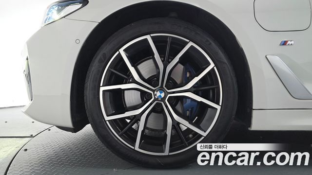 BMW 5-Series G30 530e M Sport - фото 3