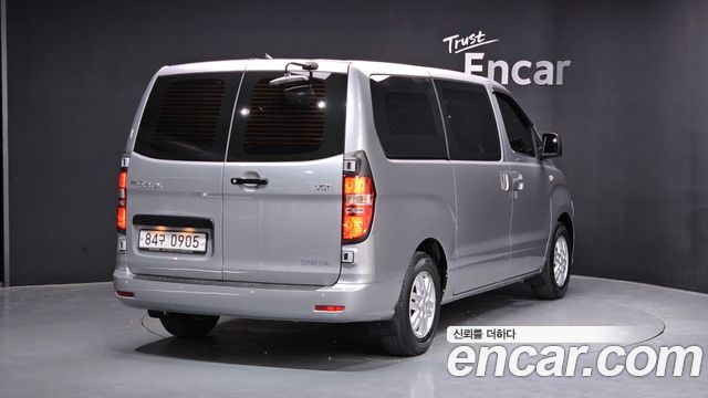 Hyundai Starex Новый Van 5-Seater Modern - фото 1
