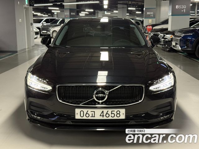 Volvo S90 D4 Momentum - фото 0