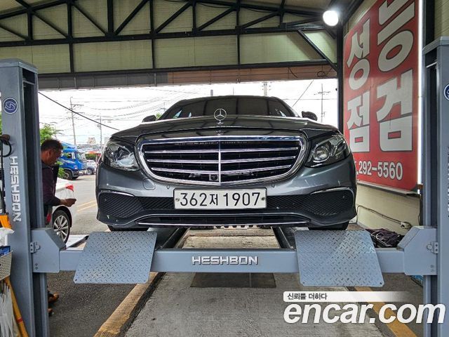 Mercedes-Benz E-Class W213 E300e Exclusive - фото 0