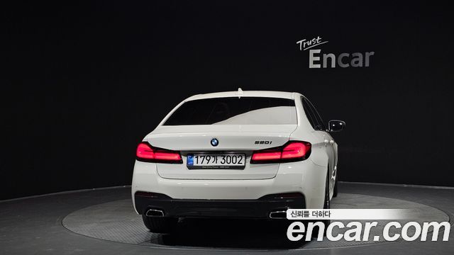 BMW 5-Series G30 520i M Sport - фото 3