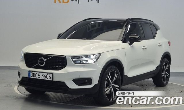 Volvo XC40 B4 R-Design - фото 0