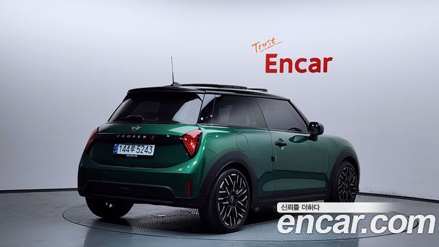 Mini Cooper 4-го поколения Favoured - фото 1