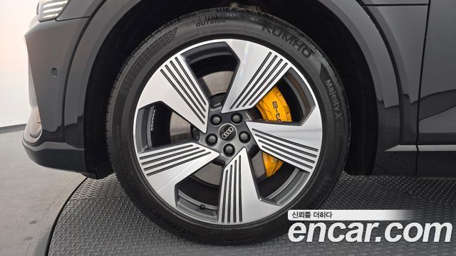 Audi e-tron 55 Quattro Sportback - фото 4