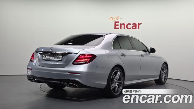 Mercedes-Benz E-Class W213 E300 AMG Line - фото 1
