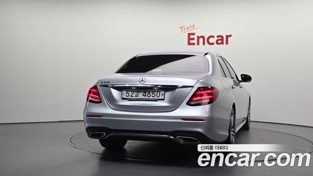 Mercedes-Benz E-Class W213 E300 AMG Line - фото 3