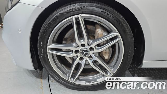 Mercedes-Benz E-Class W213 E300 AMG Line - фото 4