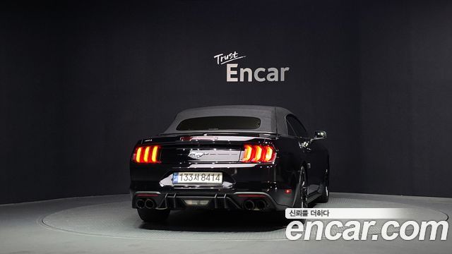 Ford Mustang Convertible - фото 3