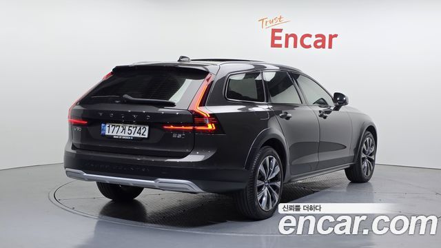 Volvo V90 B5 Pro AWD - фото 1