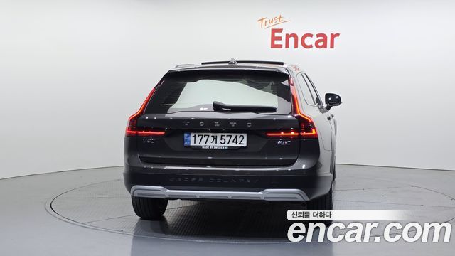Volvo V90 B5 Pro AWD - фото 3