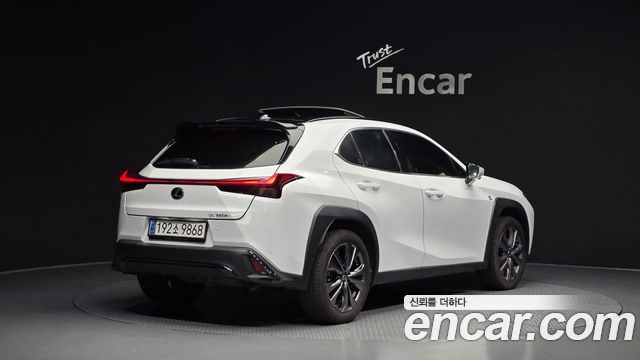 Lexus UX 2.0 F-Sport 2WD - фото 1