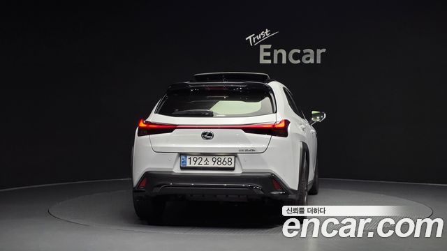 Lexus UX 2.0 F-Sport 2WD - фото 3