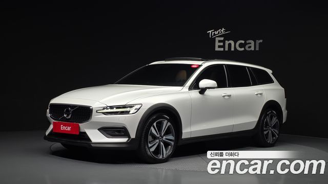 Volvo V60 2-го поколения B5 Pro AWD - фото 0