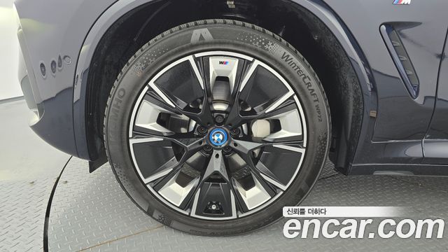BMW iX3 M Sports - фото 4