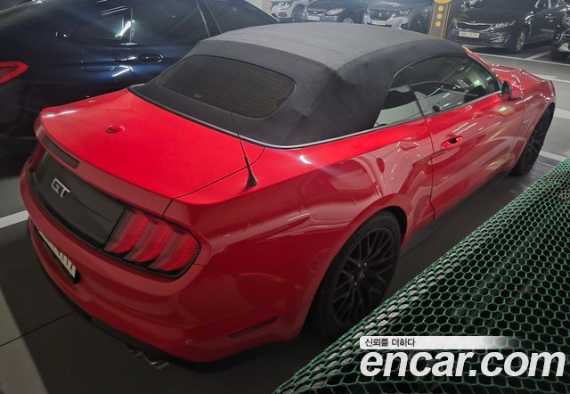 Ford Mustang GT Convertible - фото 1