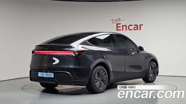 Tesla Model Y RWD - фото 0