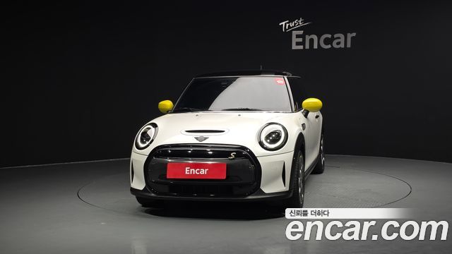 Mini Cooper SE Electric 3rd - фото 2