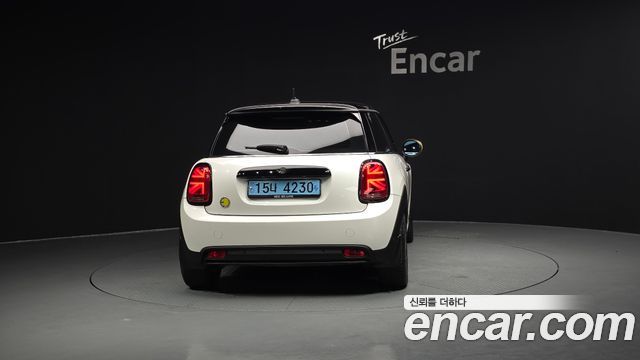 Mini Cooper SE Electric 3rd - фото 3