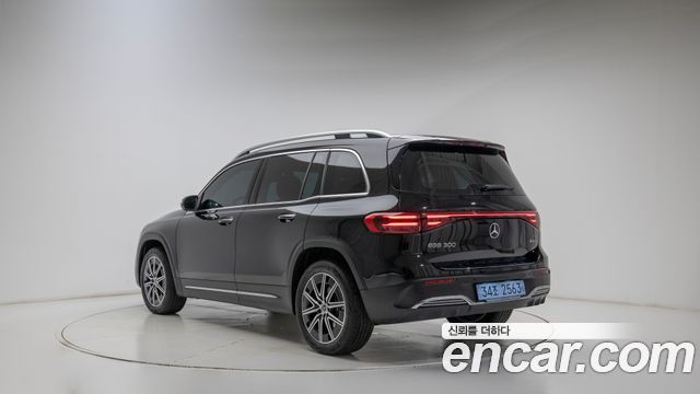 Mercedes-Benz EQB X243 EQB300 4MATIC AMG Line - фото 1