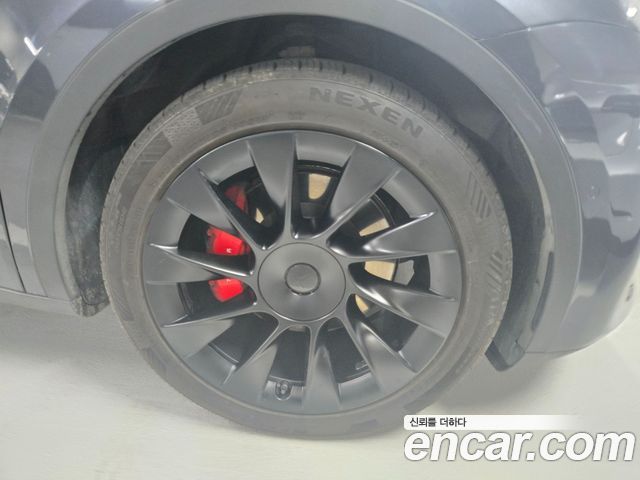 Tesla Model Y Long Range AWD - фото 4