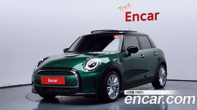 Mini Cooper 5-Door Classic Plus 3rd - фото 0