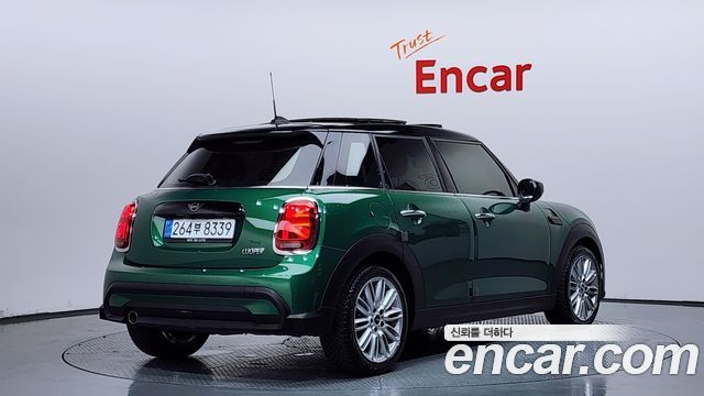 Mini Cooper 5-Door Classic Plus 3rd - фото 1