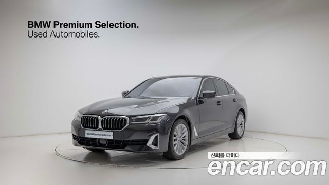 BMW 5-Series G30 520i Luxury - фото 0