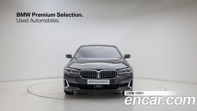 BMW 5-Series G30 520i Luxury - фото 1