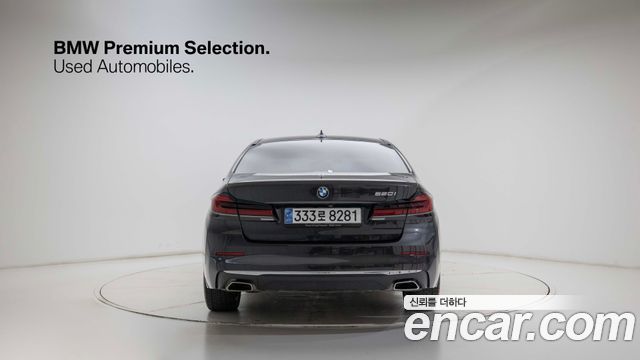 BMW 5-Series G30 520i Luxury - фото 2