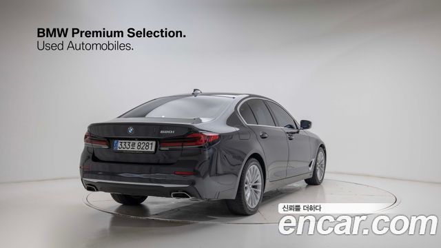BMW 5-Series G30 520i Luxury - фото 3