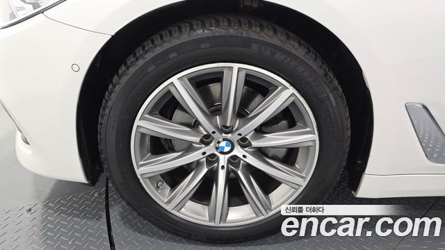 BMW 5-Series G30 520i Luxury - фото 4