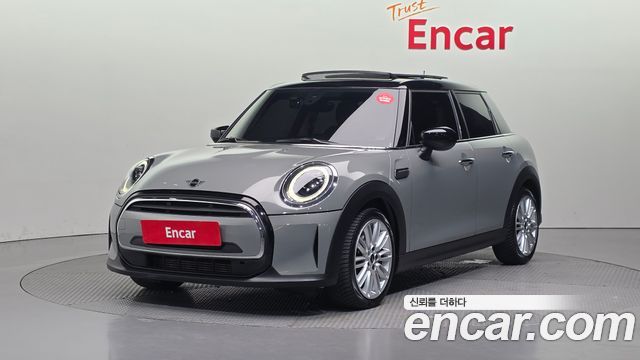 Mini Cooper 5-Door Classic Plus 3rd - фото 0