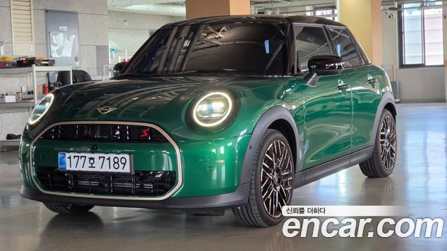 Mini Cooper 4-го поколения 5 Door Favoured - фото 1