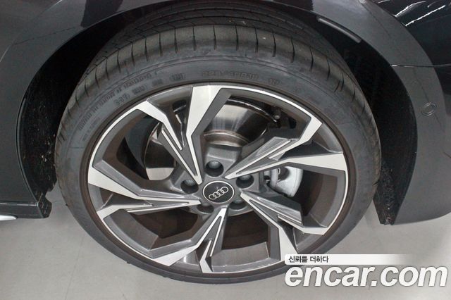Audi A3 40 TFSI Premium - фото 4