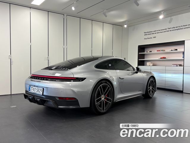 Porsche 911 Carrera 4 GTS - фото 1
