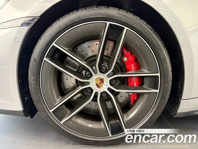 Porsche 911 Carrera 4 GTS - фото 4